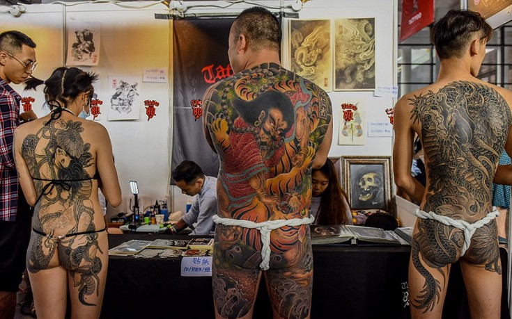 Σώματα-καμβάδες για καλλιτέχνες του τατουάζ