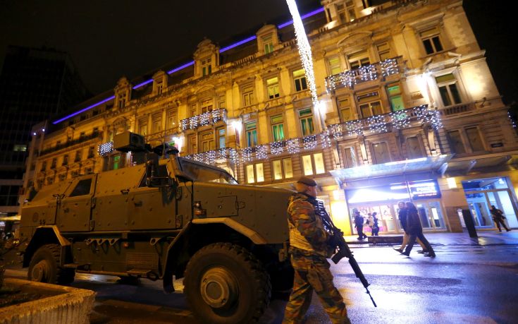 Μπαράζ συλλήψεων και στρατοκρατία στην πόλη φάντασμα των Βρυξελλών