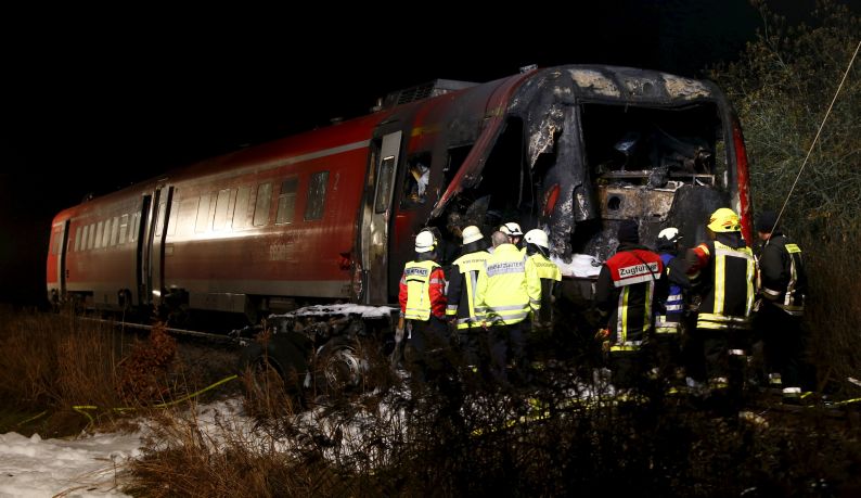Τρένο συγκρούστηκε με φορτηγό στη Γερμανία