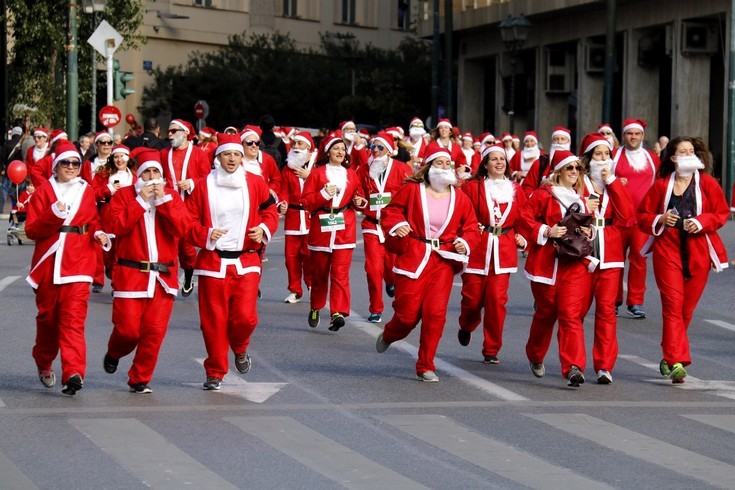 Η Αθήνα γέμισε Αϊ Βασίληδες