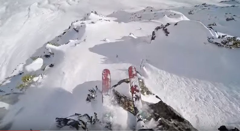 Εξωφρενική κατάβαση με σκι στις γαλλικές Άλπεις