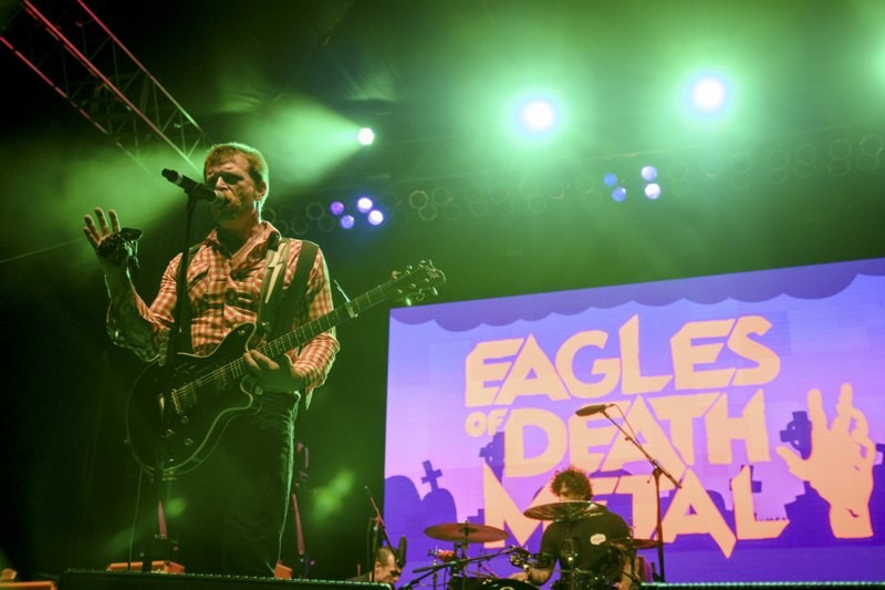 Eagles of Death Metal και U2 έδωσαν ρεσιτάλ στο Παρίσι