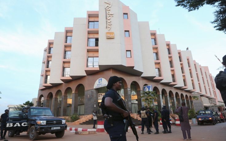 Τρεις ύποπτοι αναζητούνται για την επίθεση στο Μάλι