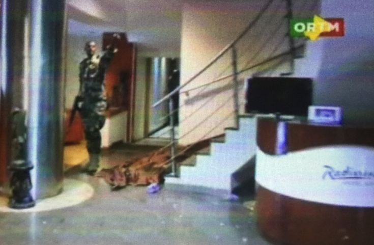 Ισλαμιστές παραμένουν ταμπουρωμένοι στο ξενοδοχείο στο Μαλί