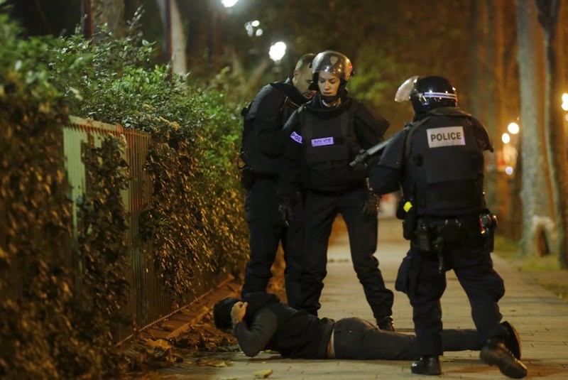 Νεκροί οκτώ δράστες της επίθεσης στο Παρίσι