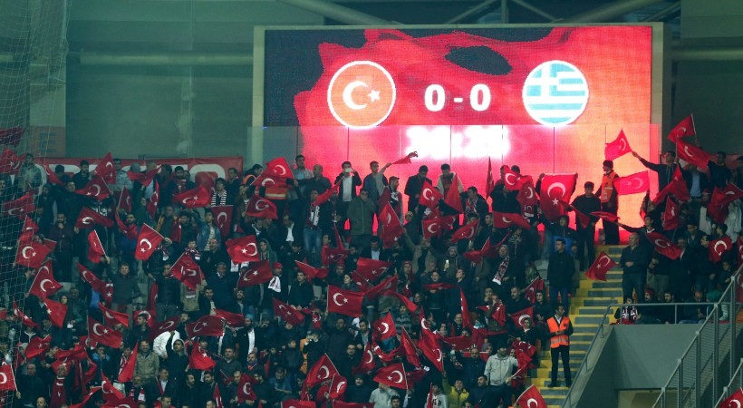Οι Τούρκοι γιούχαραν στη σιγή για τους νεκρούς του Παρισιού