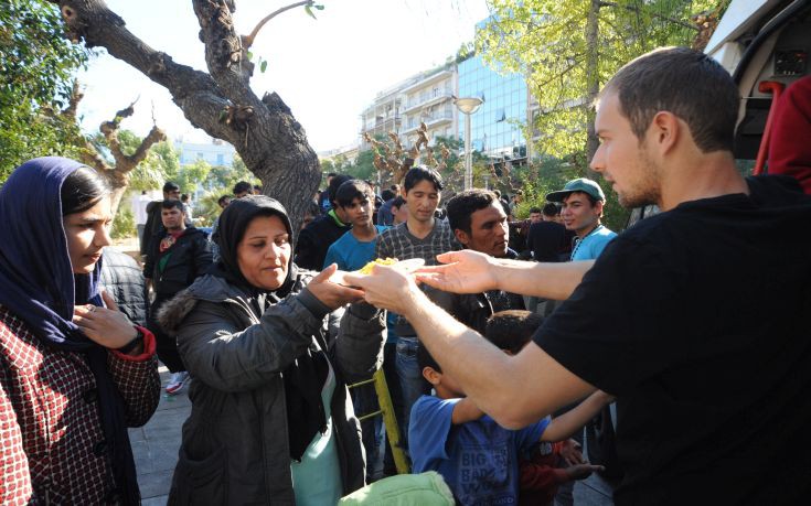 Γεύματα αγάπης στους πρόσφυγες στο Ελληνικό