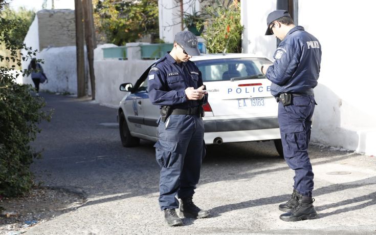 Επιτέθηκε με μαχαίρι σε αστυνομικό μέσα σε ταβέρνα