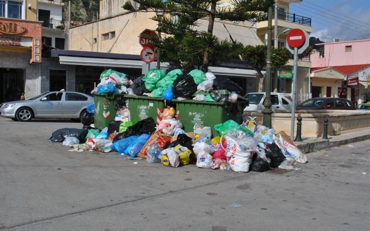 Με μέτρο το Πάσχα τα σκουπίδια στη Θεσσαλονίκη