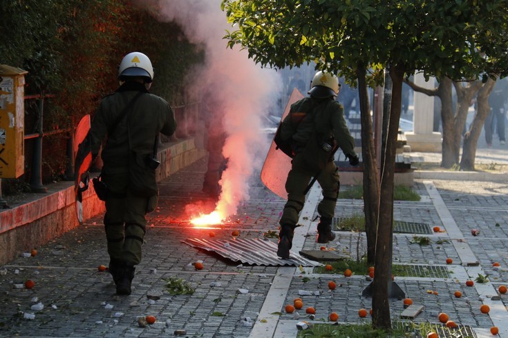 Μικροένταση στα Προπύλαια