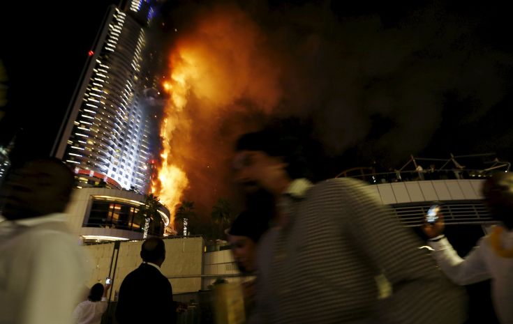 Ένας νεκρός και 14 τραυματίες από την πυρκαγιά στο Ντουμπάι