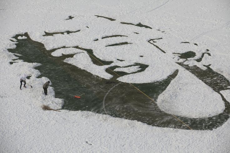 Φοιτητές στην Κίνα δημιουργούν πάνω στο χιόνι
