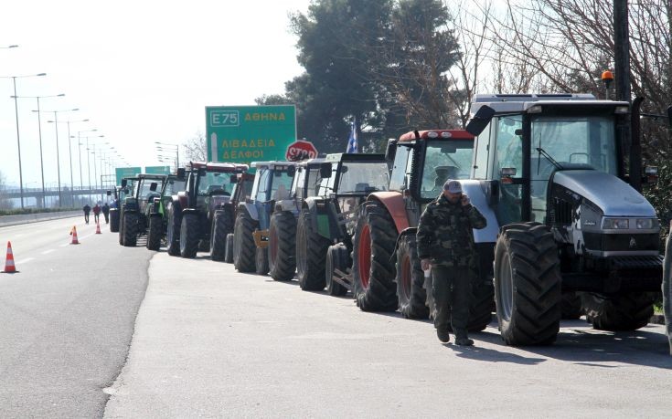 Επ&#8217; αόριστον αποκλεισμούς αποφάσισαν οι αγρότες