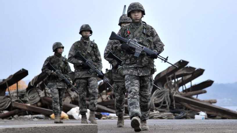 Ασκήσεις με πραγματικά πυρά στη Νότια Κορέα μετά την εκτόξευση του Κιμ