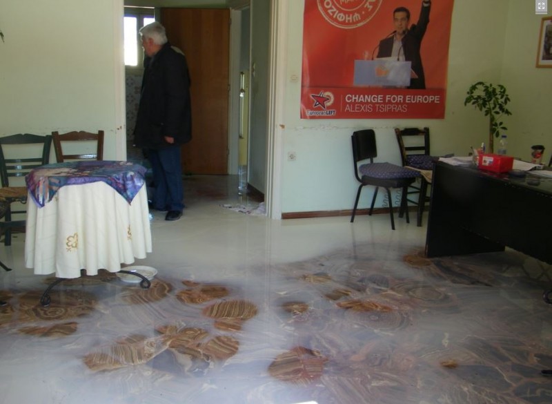 Εισβολή αγροτοκτηνοτρόφων στα γραφεία του ΣΥΡΙΖΑ στο Ρέθυμνο