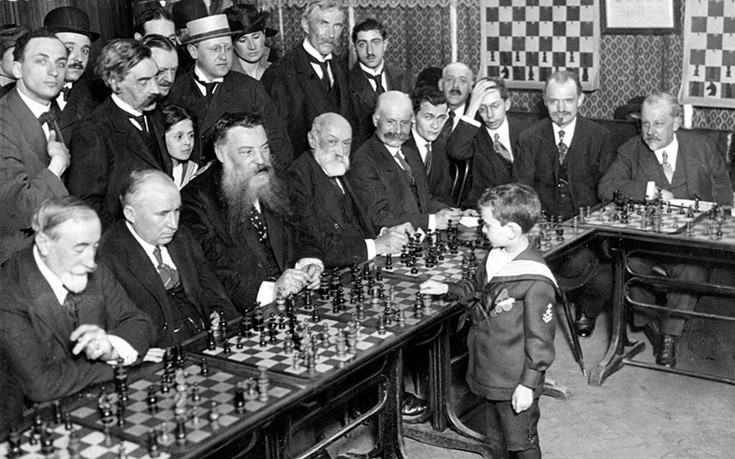 Αξιομνημόνευτα στιγμιότυπα από τον κόσμο του σκακιού