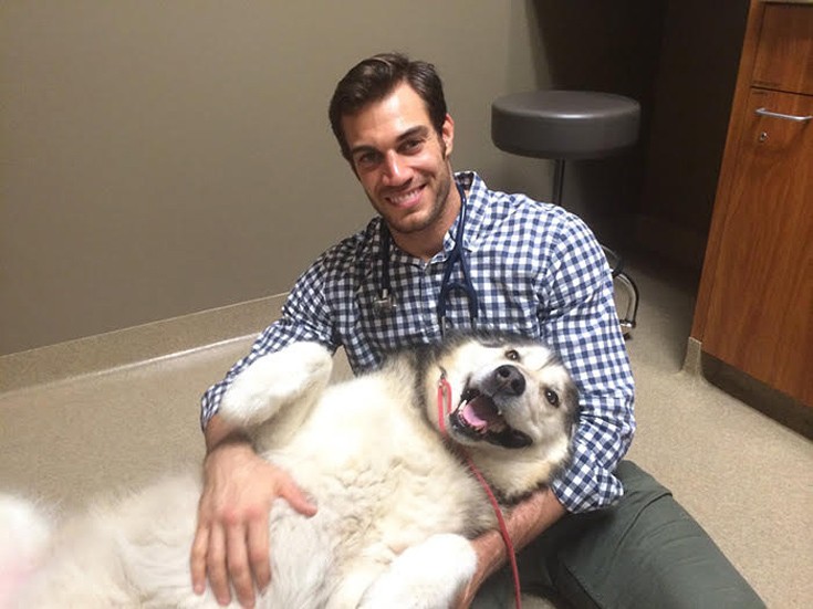 Ο κτηνίατρος-μοντέλο με τις θαυμάστριες στο Instagram