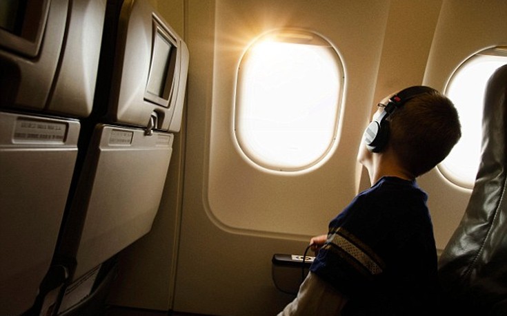 Γιατί τα παράθυρα στα αεροπλάνα δεν έχουν γωνίες