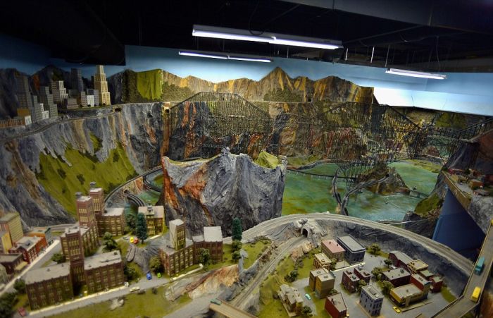 largest_model_railroad_boasting_02