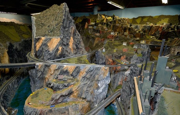 largest_model_railroad_boasting_14