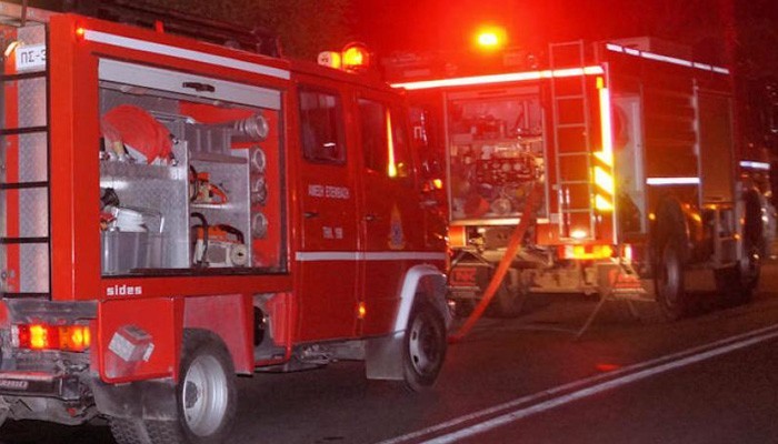 Νεκρά δύο άτομα από πυρκαγιά στον Κολωνό