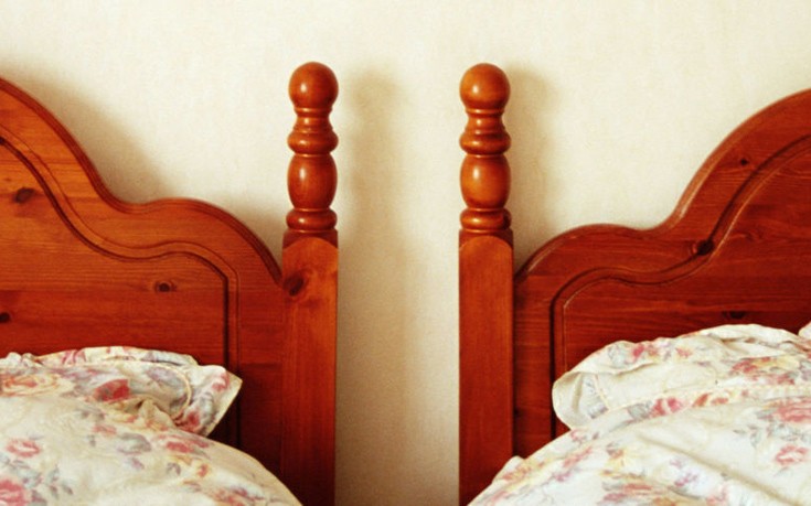 Τα ζευγάρια που κοιμούνται σε ξεχωριστά κρεβάτια έχουν μεγαλύτερη οικειότητα