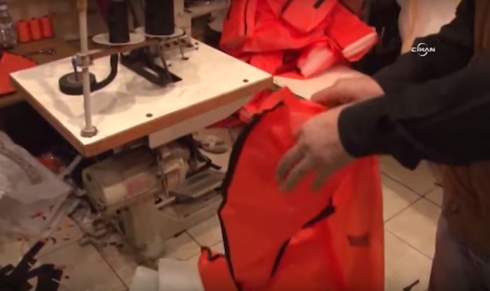 Βιοτεχνία στην Τουρκία κατασκεύαζε ψεύτικα σωσίβια για πρόσφυγες