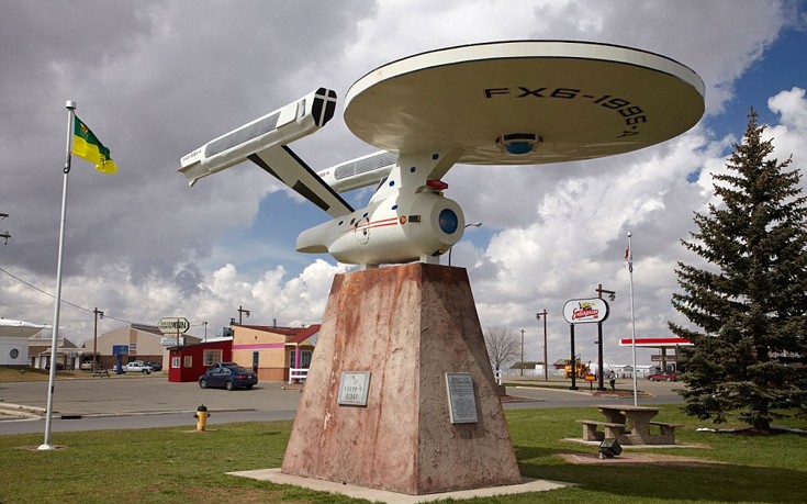 Η μικρή πόλη Vulcan στην Αλμπέρτα του Καναδά φιλοξενεί μια ρέπλικα του διαστημοπλοίου Enterprise προσελκύοντας τους λάτρεις του Star Trek.