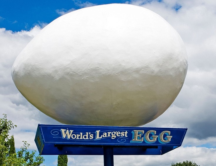 Ανάμεσα στο Σιάτλ και στο Πόρτλαντ βρίσκεται η πόλη Winlock που με το τεράστιο αυγό διατυμπανίζει πως αποτελεί έναν από τους μεγαλύτερους παραγωγούς αυγών στον κόσμο.
