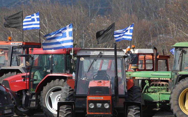 Ανοιχτά από τις 9 το βράδυ τα Τέμπη