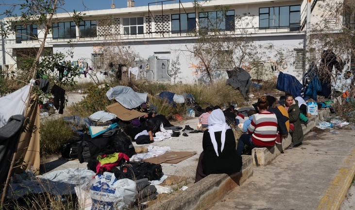 Ασφυκτιά με 6.000 μετανάστες και πρόσφυγες το Ελληνικό