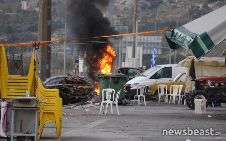 Έλεγχοι σε νταλίκες και μπλόκα της αστυνομίας στα διόδια