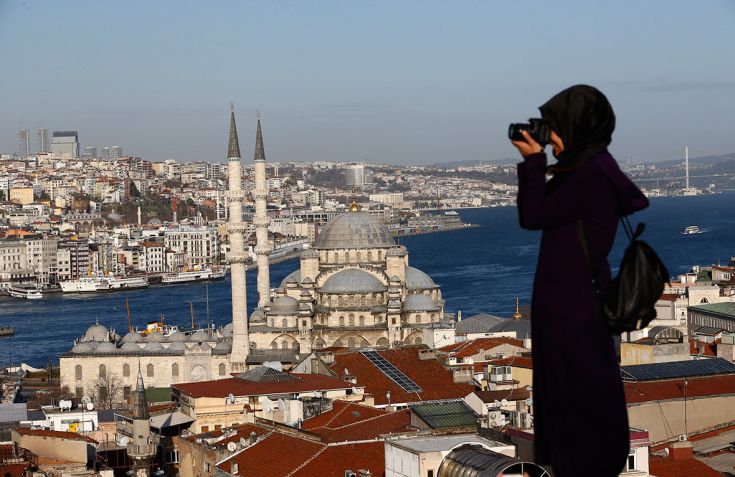 Τη μεγαλύτερη πτώση των τελευταίων 17 ετών καταγράφουν οι αφίξεις τουριστών στην Τουρκία