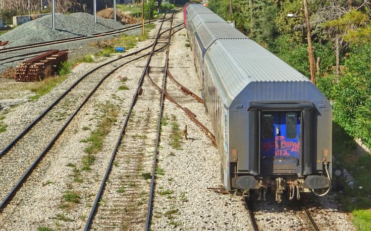 Αναστέλλεται η αυριανή απεργία σε τρένα και προαστιακό