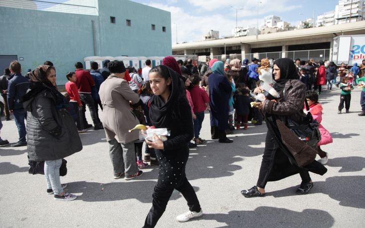 Στον Σκαραμαγκά σήμερα 500 πρόσφυγες και μετανάστες