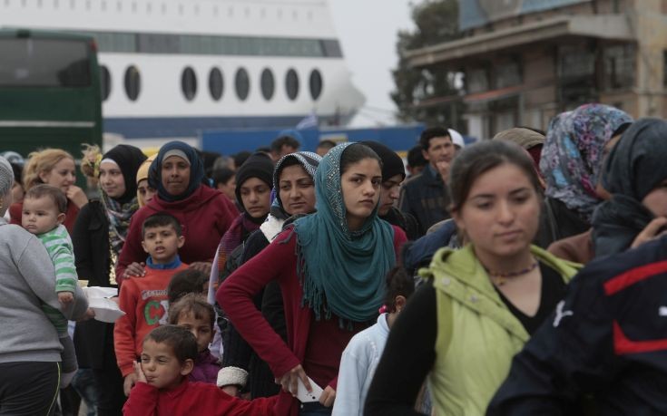 Στη Μαλακάσα οδηγήθηκαν 68 μετανάστες και πρόσφυγες από το λιμάνι του Πειραιά