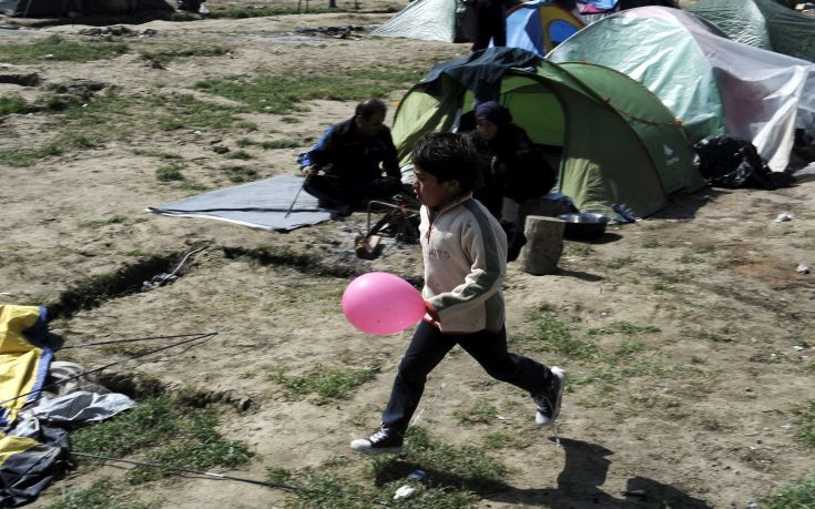 Λιγότεροι σήμερα κατά 3.122 οι πρόσφυγες στη χώρα