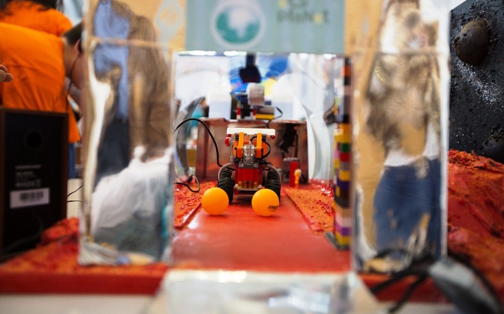 Ρομποτική κατασκευή μαθητών δημοτικού στο 2ου Πανελλήνιου Διαγωνισμού Εκπαιδευτικής Ρομποτικής Ρομποτική κατασκευή μαθητών δημοτικού στο 2ου Πανελλήνιου Διαγωνισμού Εκπαιδευτικής Ρομποτικής