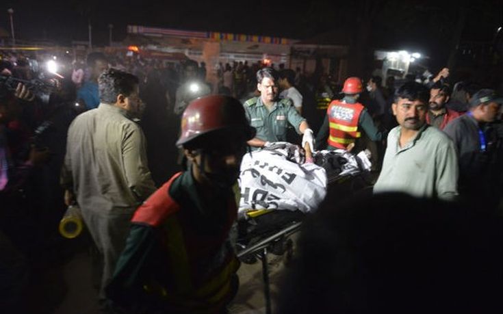 Τουλάχιστον 52 νεκροί από επίθεση αυτοκτονίας στο Πακιστάν