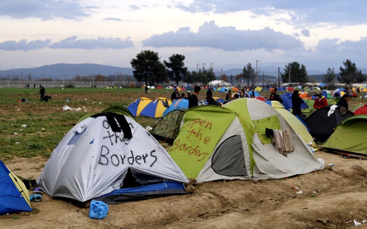 Άμεση μετεγκατάσταση προσφύγων από τα κλειστά σύνορα της Ελλάδας θα ζητήσει ο Τσίπρας