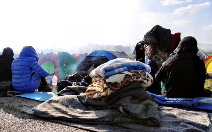 Πρόσφυγες στην Ειδομένη στρέφουν το βλέμμα στη Λέσβο