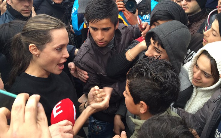 Η επίσκεψη Τζολί σε πρόσφυγες στον Πειραιά σε εικόνες