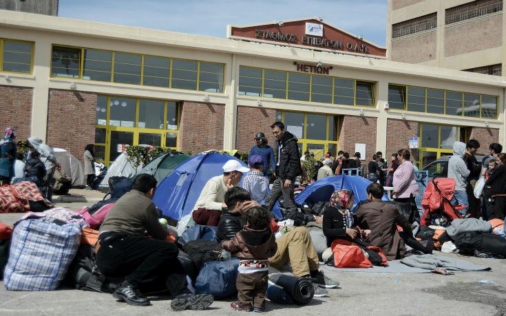 Λιγότεροι οι πρόσφυγες στο λιμάνι του Πειραιά