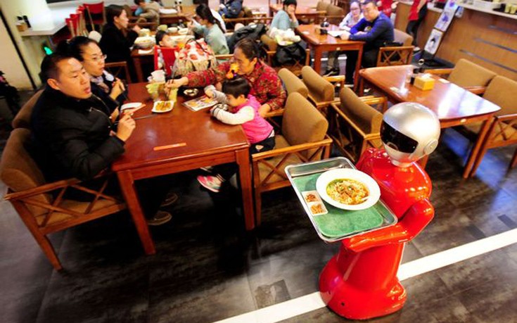 Το εστιατόριο που χρησιμοποιεί ρομπότ αντί για σερβιτόρο