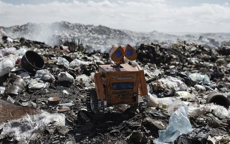 Ο 17χρονος από τη Βολιβία που φτιάχνει ρομπότ από σκουπίδια