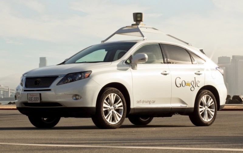 Αυτοκίνητο της Google χωρίς οδηγό τράκαρε με λεωφορείο