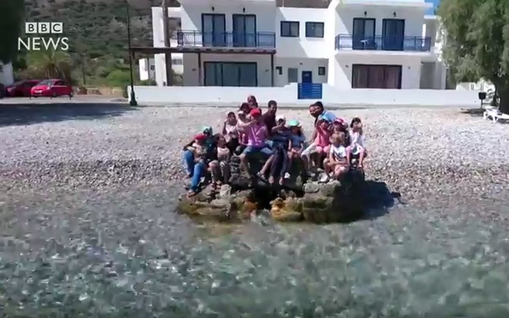 BBC: Το ελληνικό νησί που έγινε η «ονειροχώρα» της Ευρώπης για τους πρόσφυγες