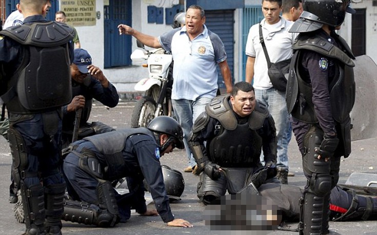 Δύο αστυνομικοί νεκροί σε διαδήλωση στη Βενεζουέλα