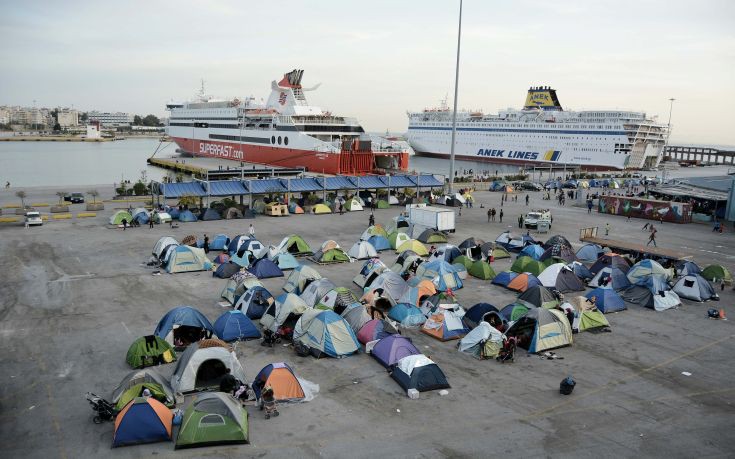 Άδειασε από πρόσφυγες το λιμάνι του Πειραιά
