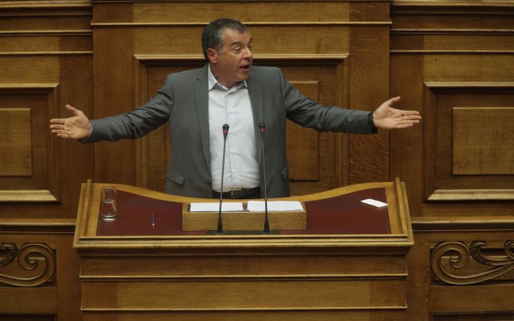 Θεοδωράκης: Η πολιτική δεν είναι το μοίρασμα των χρημάτων στους φίλους μας